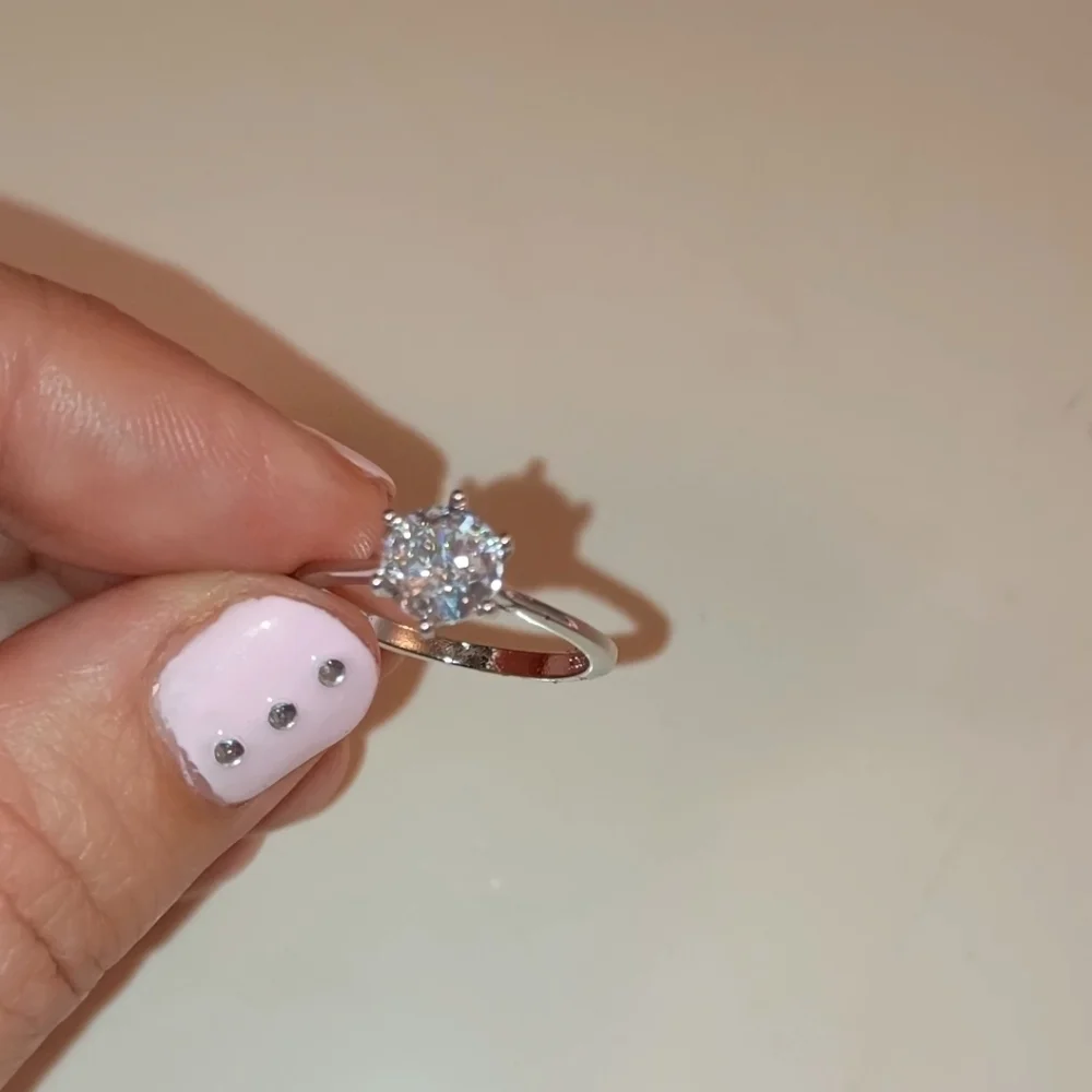 New Elegant 1 ct S925 Sterling Silver Moissanite  Style Ring